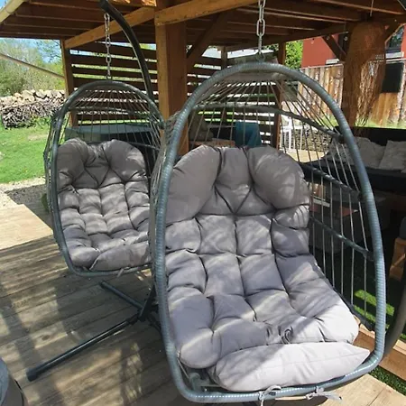 A L'oree Des Volcans Bed & Breakfast