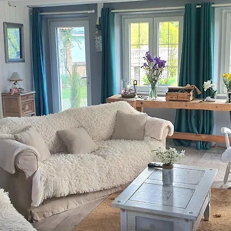 A L'oree Des Volcans Bed & Breakfast *
