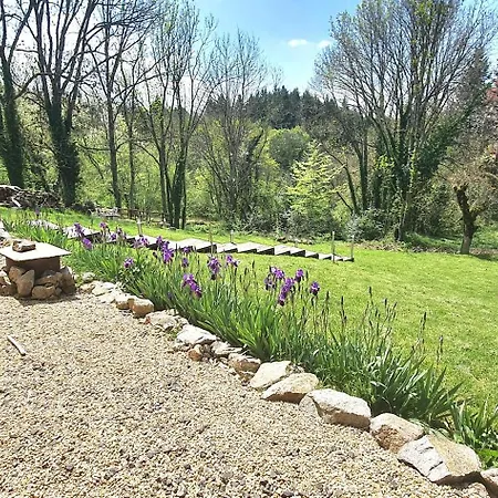 Bed & Breakfast A L'oree Des Volcans *
