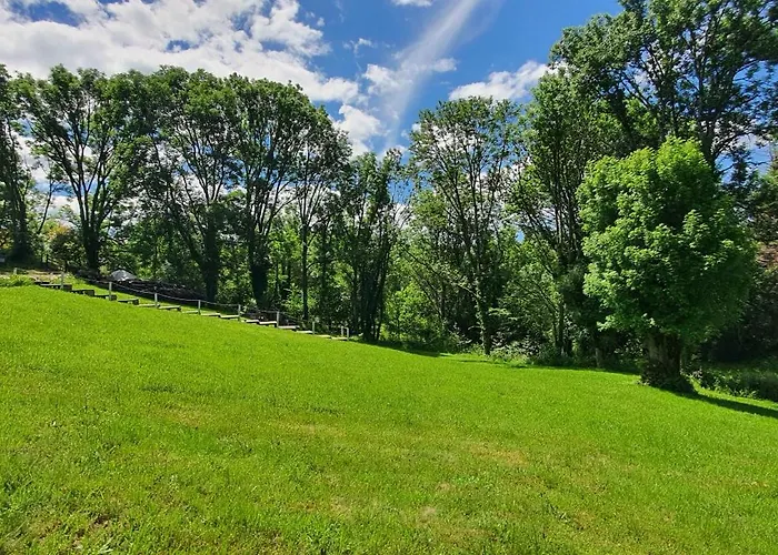 A L'oree Des Volcans Bed & Breakfast 3*