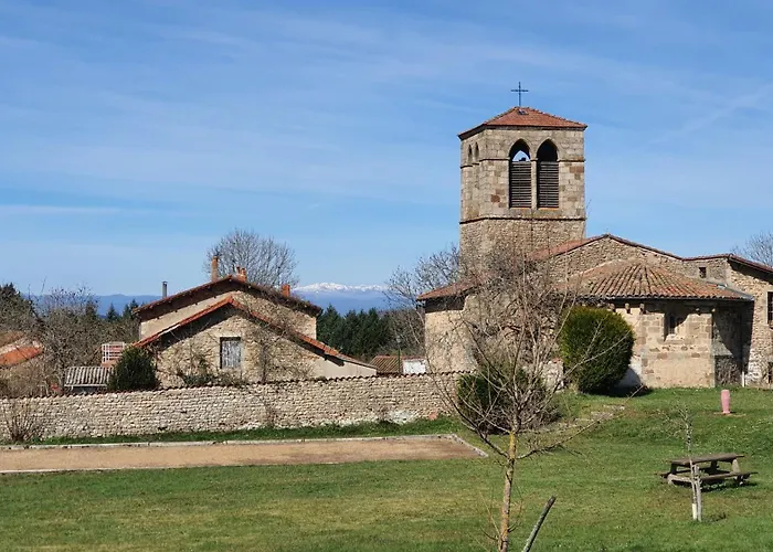 A L'oree Des Volcans 3*