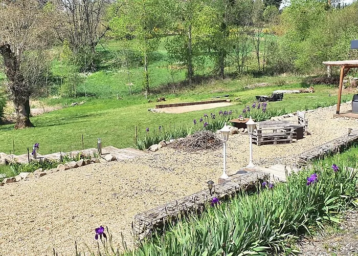 A L'oree Des Volcans 3*